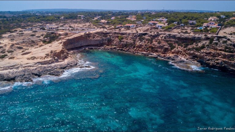cala en baster formentera como llegar
