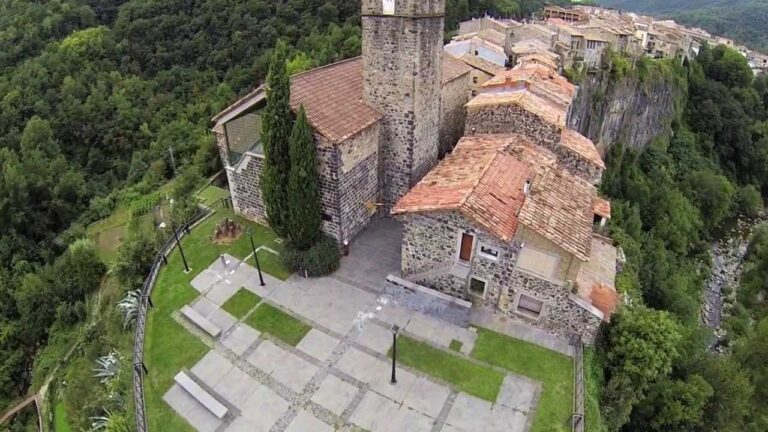 castellfollit de la roca como llegar