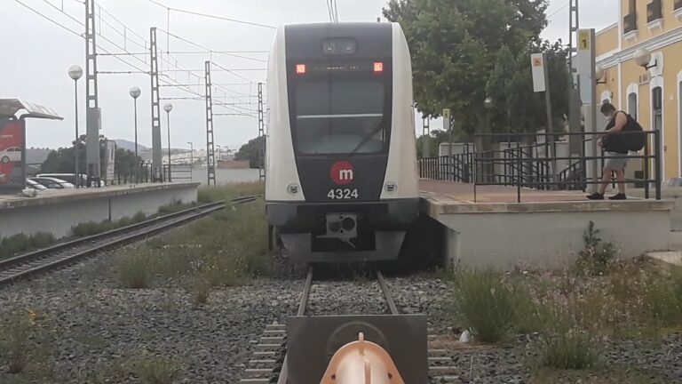 como llegar a liria en metro