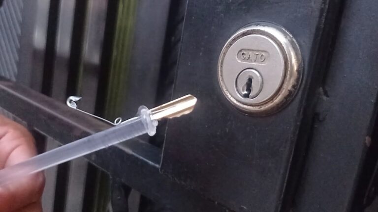 como sacar llaves partidas de una cerradura