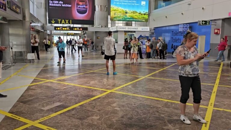 como se llama el aeropuerto de tenerife sur