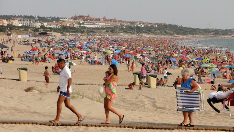 cuanto mide la playa de la barrosa