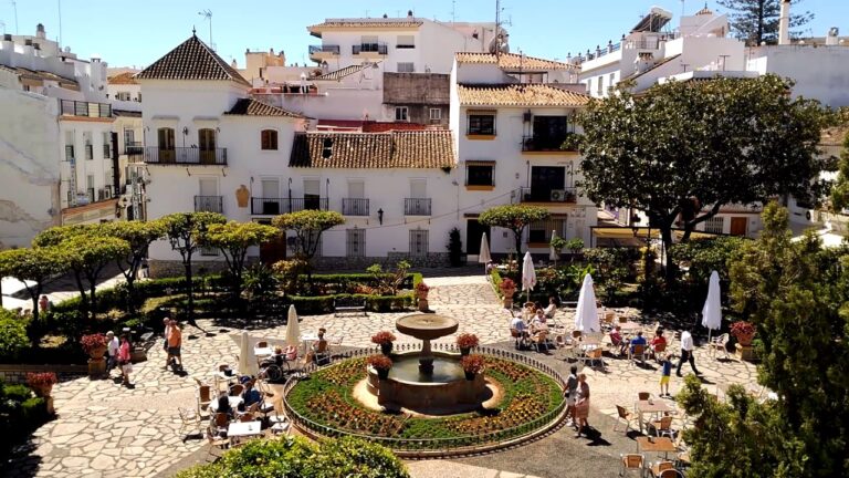 plaza de las flores estepona como llegar