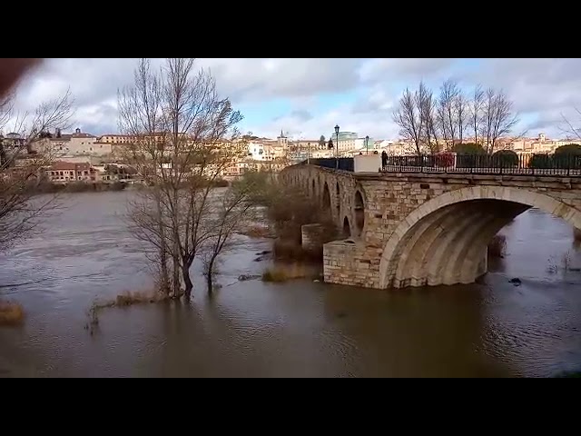 que rio pasa por zamora capital